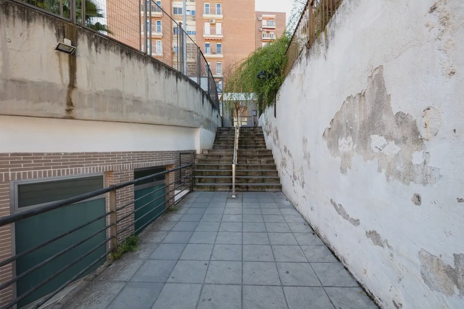 Garage for sale in Granada city - € 40,000 (Ref: 9836868)
