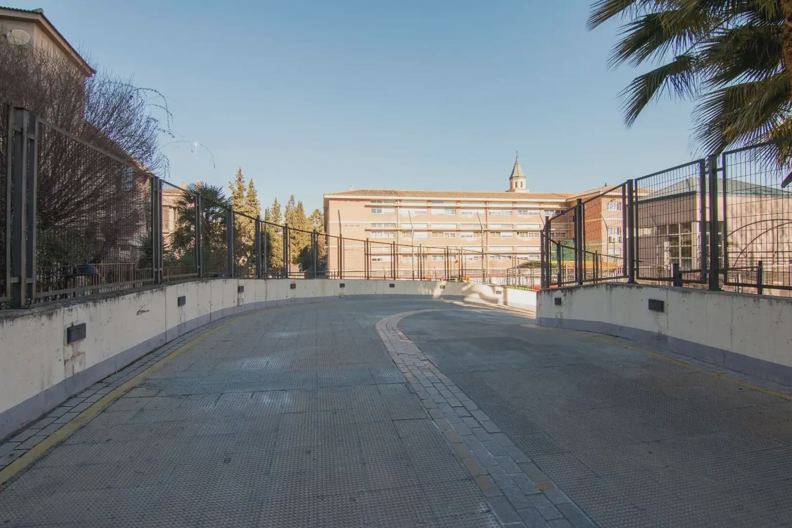 Garage for sale in Granada city - € 40,000 (Ref: 9836868)