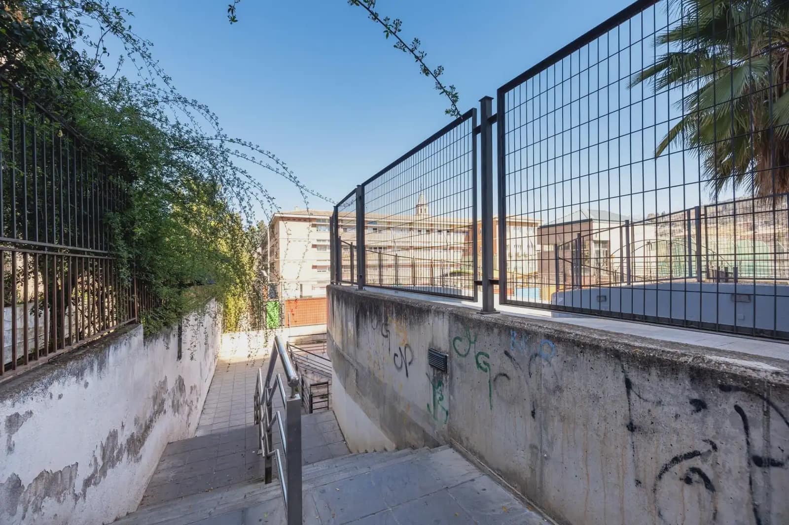 Garage for sale in Granada city - € 40,000 (Ref: 9836868)