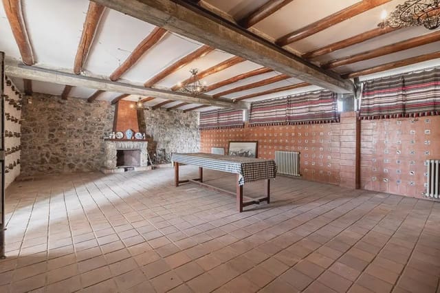 Finca/Herregård til salgs i Santa Fe med svømmebasseng garasje - € 695 000 (Ref: 9836869)