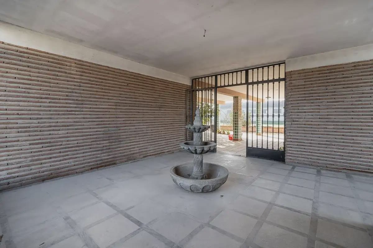 Finca/Herregård til salgs i Santa Fe med svømmebasseng garasje - € 695 000 (Ref: 9836869)