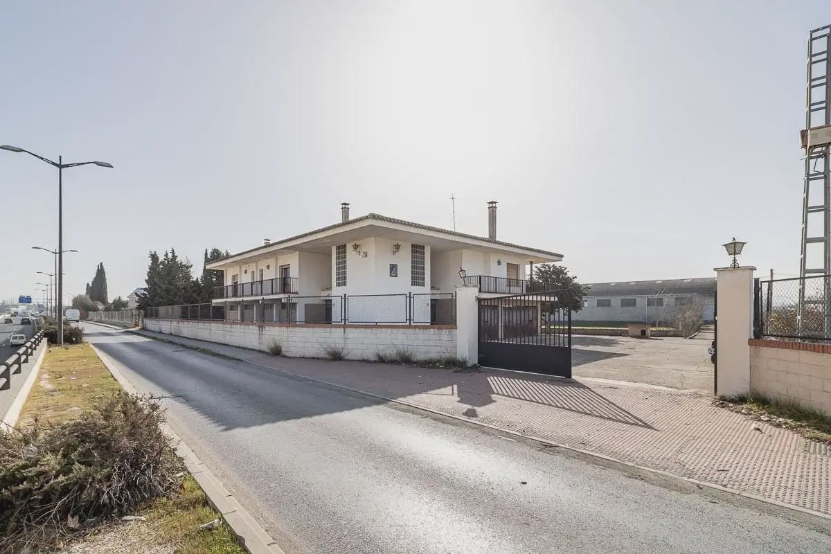 Finca/Herregård til salgs i Santa Fe med svømmebasseng garasje - € 695 000 (Ref: 9836869)