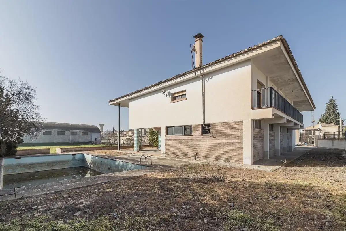 Finca/Herregård til salgs i Santa Fe med svømmebasseng garasje - € 695 000 (Ref: 9836869)