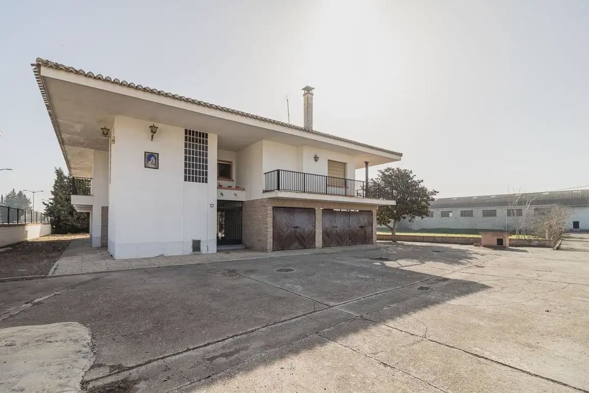 Finca/Herregård til salgs i Santa Fe med svømmebasseng garasje - € 695 000 (Ref: 9836869)