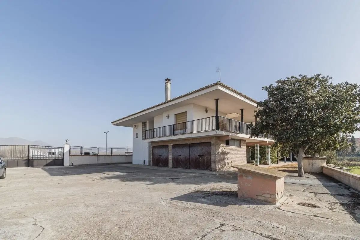 Finca/Herregård til salgs i Santa Fe med svømmebasseng garasje - € 695 000 (Ref: 9836869)