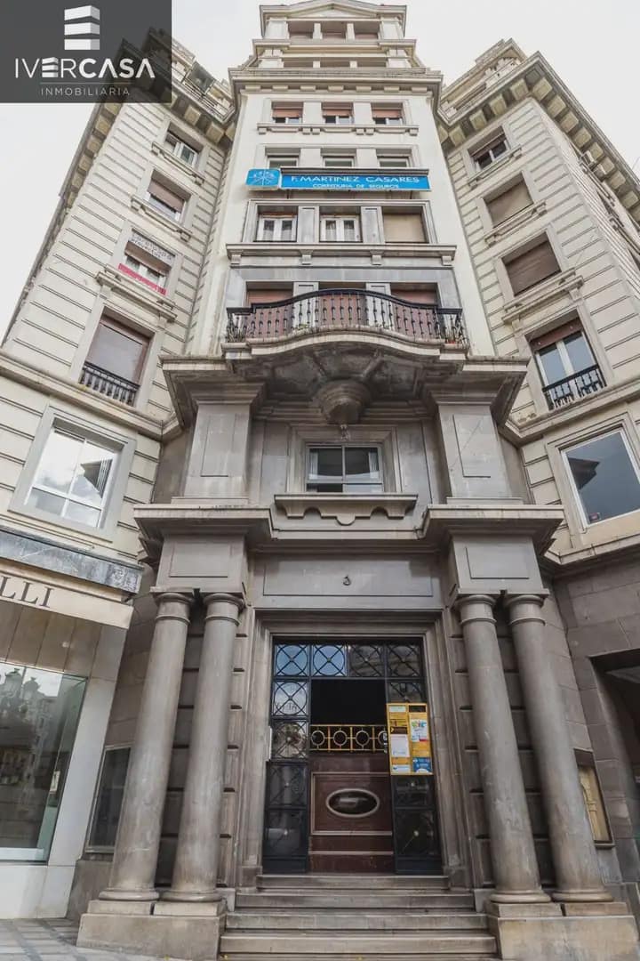 Kontor til leie i Granada by - € 1 000 (Ref: 9836870)