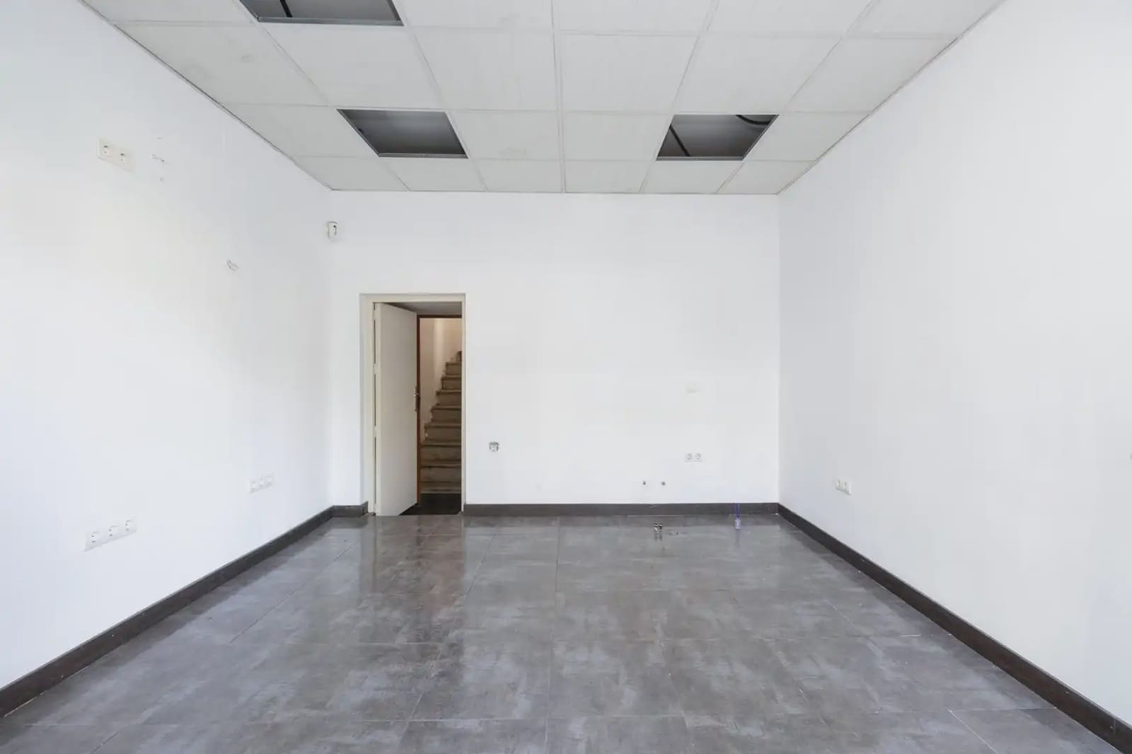 Local Comercial en Granada ciudad en venta - 59.900 € (Ref: 9836871)