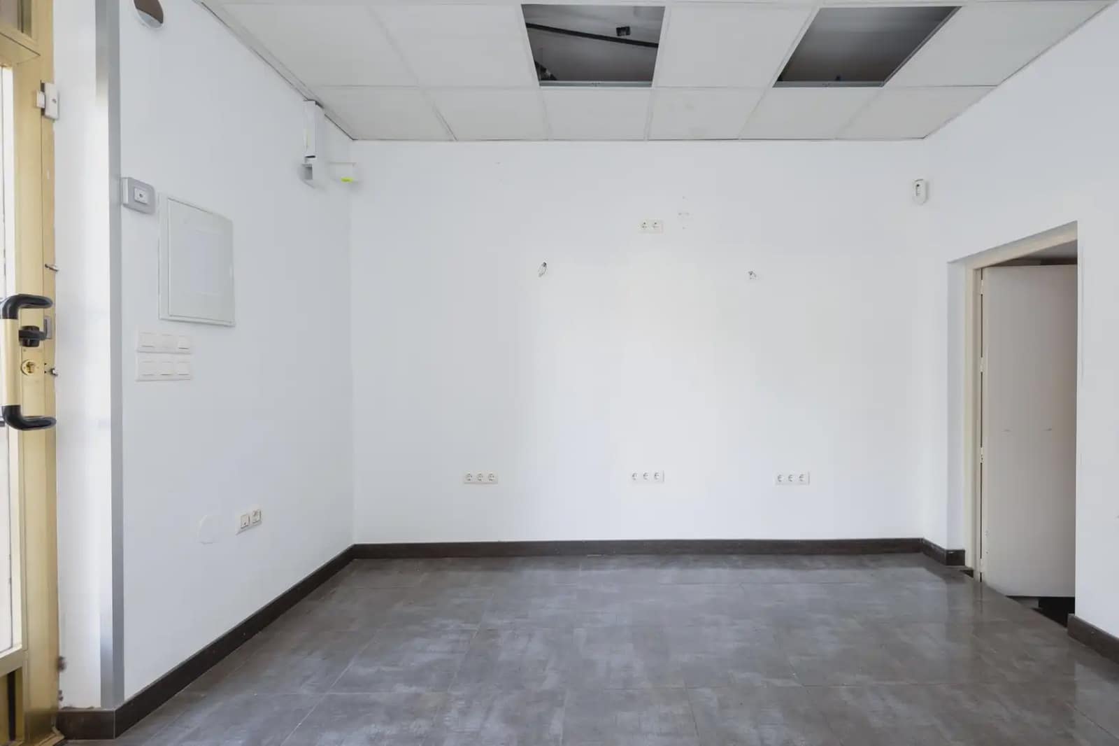 Local Comercial en Granada ciudad en venta - 59.900 € (Ref: 9836871)