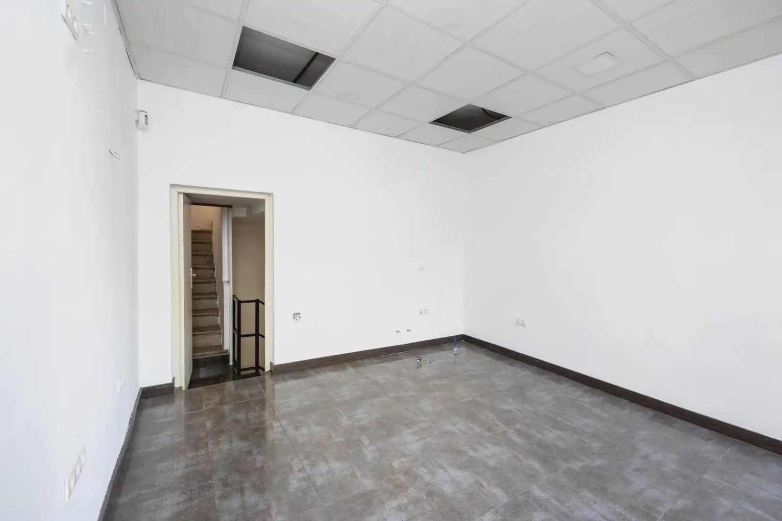 Local Comercial en Granada ciudad en venta - 59.900 € (Ref: 9836871)