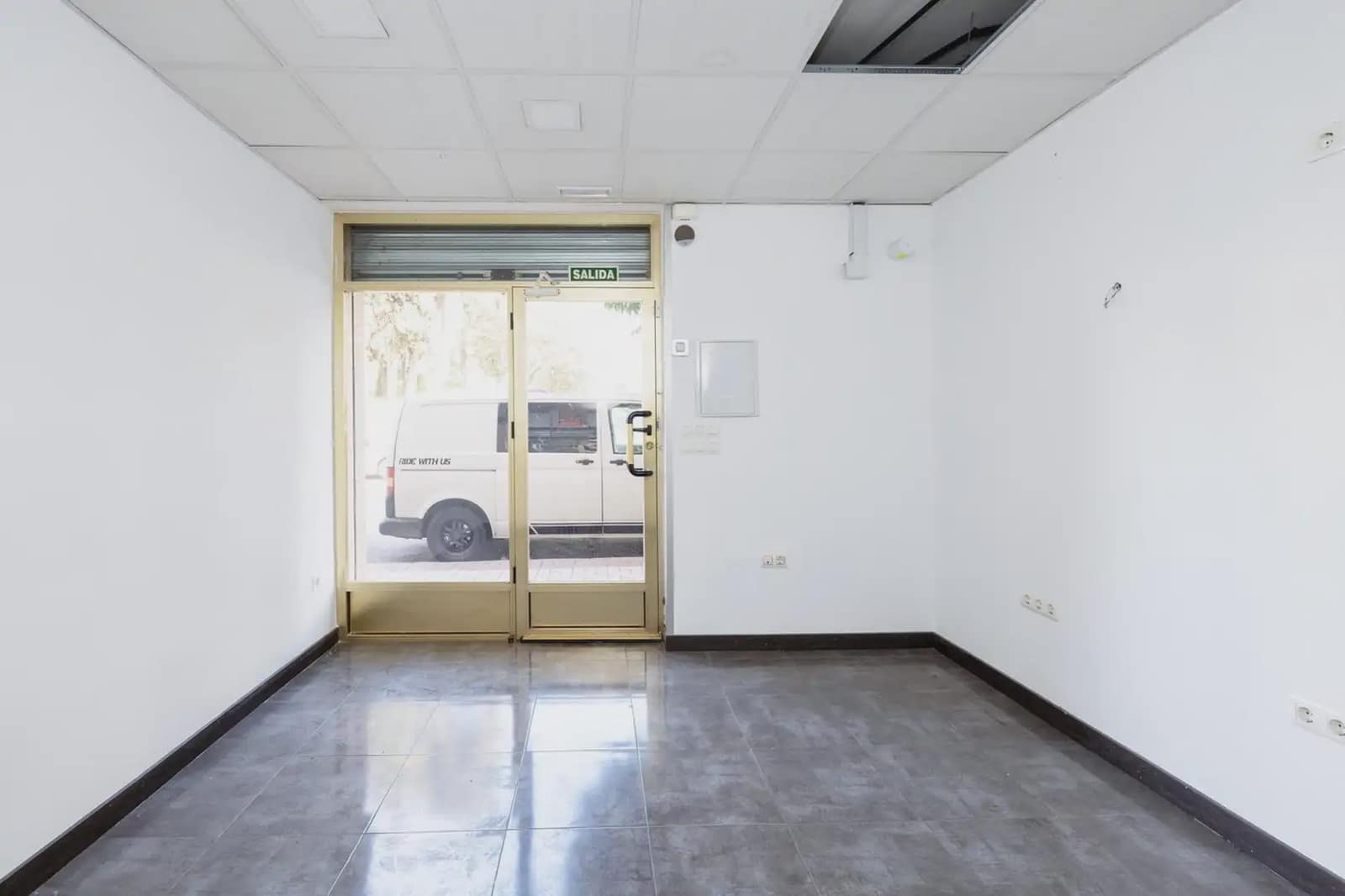 Local Comercial en Granada ciudad en venta - 59.900 € (Ref: 9836871)
