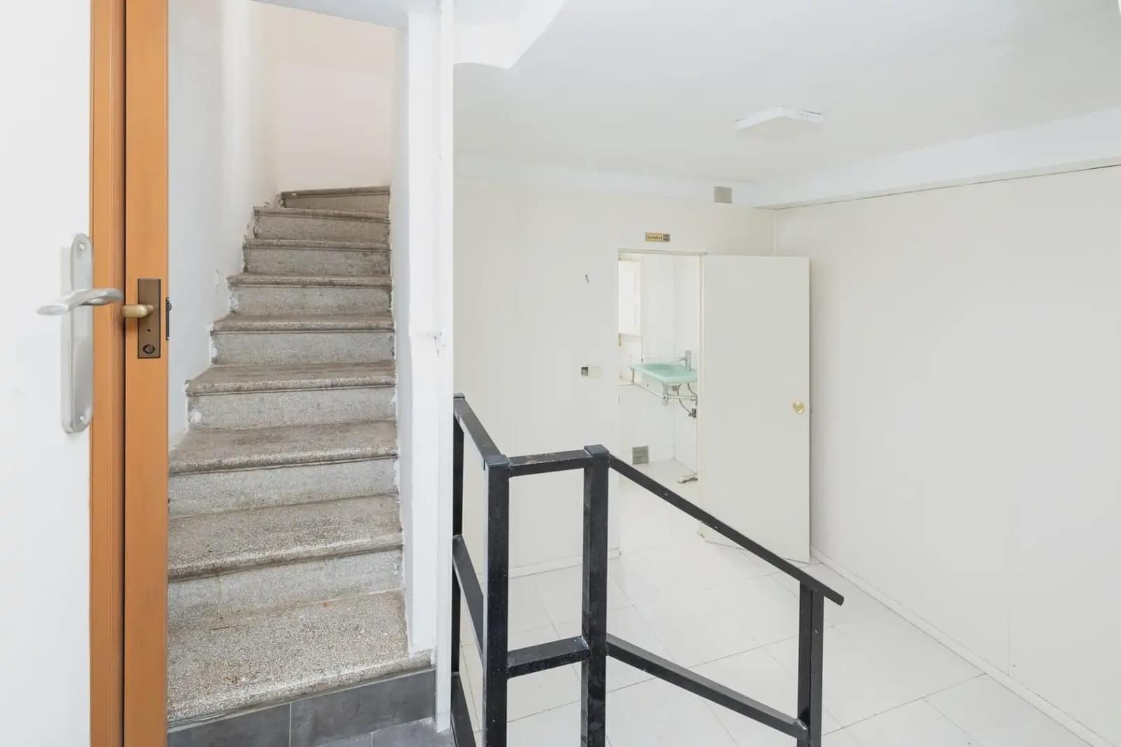 Local Comercial en Granada ciudad en venta - 59.900 € (Ref: 9836871)