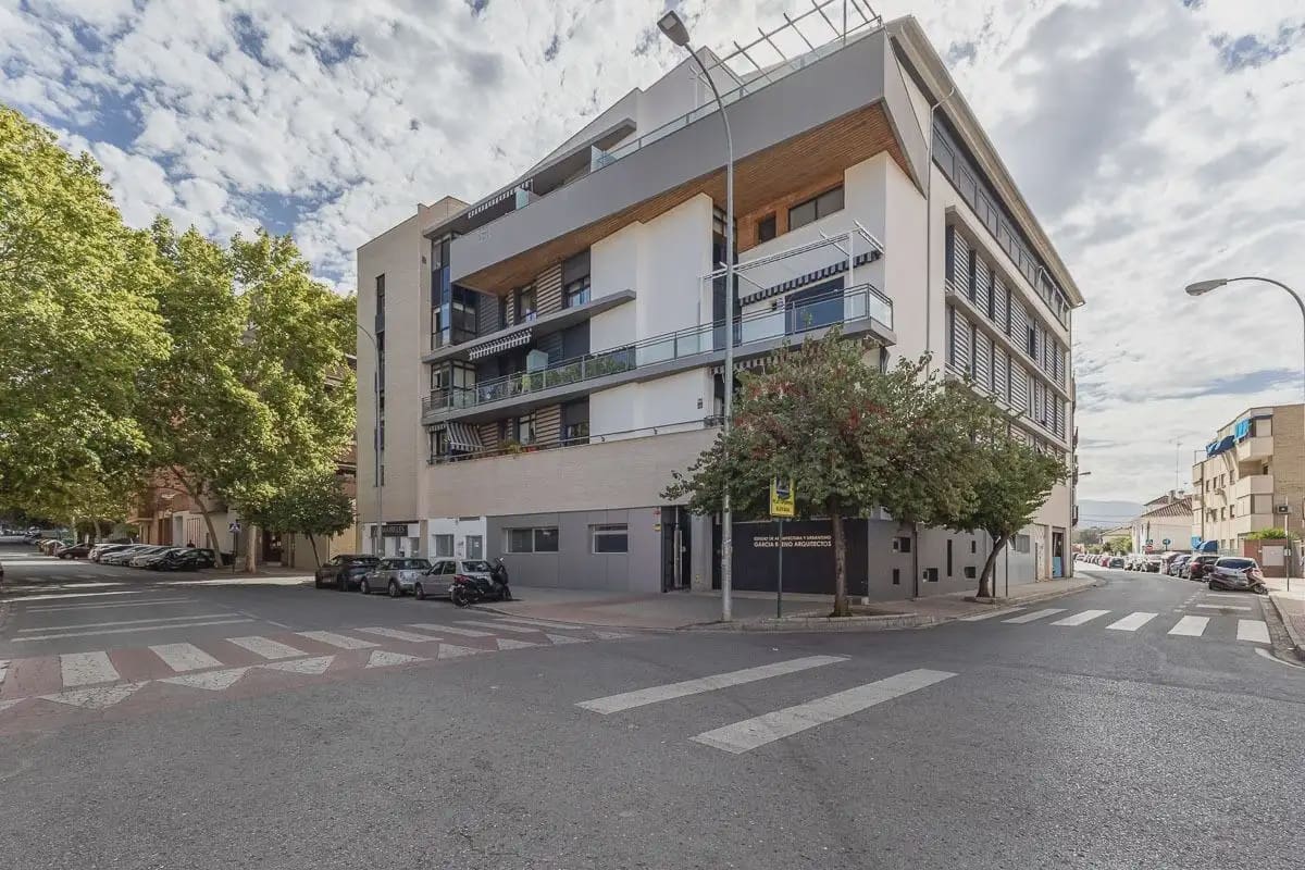 Local Comercial en Granada ciudad en venta - 495.000 € (Ref: 9836873)