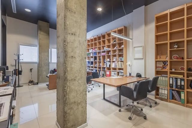 Local Comercial en San Francisco Javier, Granada ciudad en venta - 495.000 € (Ref: 9836873)
