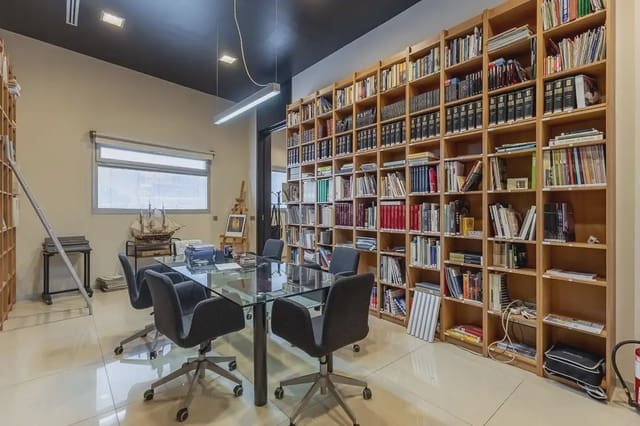 Local Comercial en San Francisco Javier, Granada ciudad en venta - 495.000 € (Ref: 9836873)