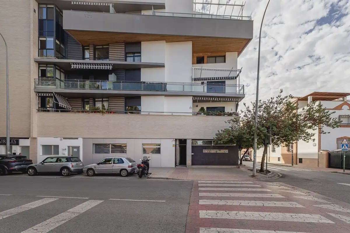 Local Comercial en Granada ciudad en venta - 495.000 € (Ref: 9836873)