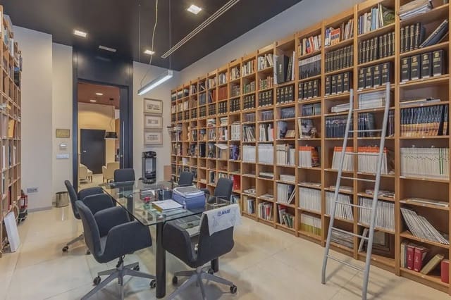 Local Comercial en San Francisco Javier, Granada ciudad en venta - 495.000 € (Ref: 9836873)