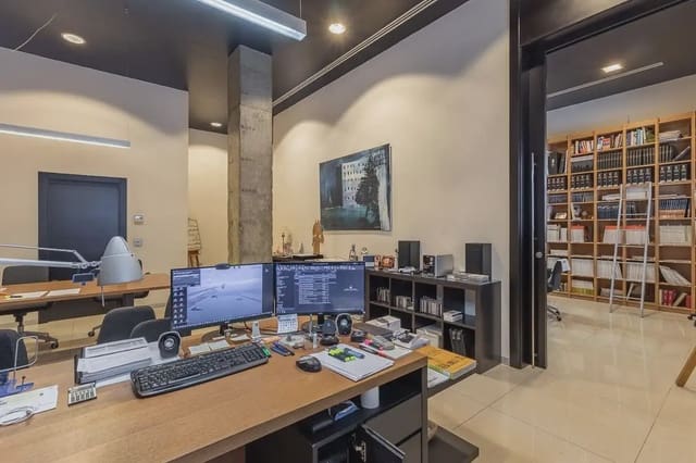 Local Comercial en San Francisco Javier, Granada ciudad en venta - 495.000 € (Ref: 9836873)