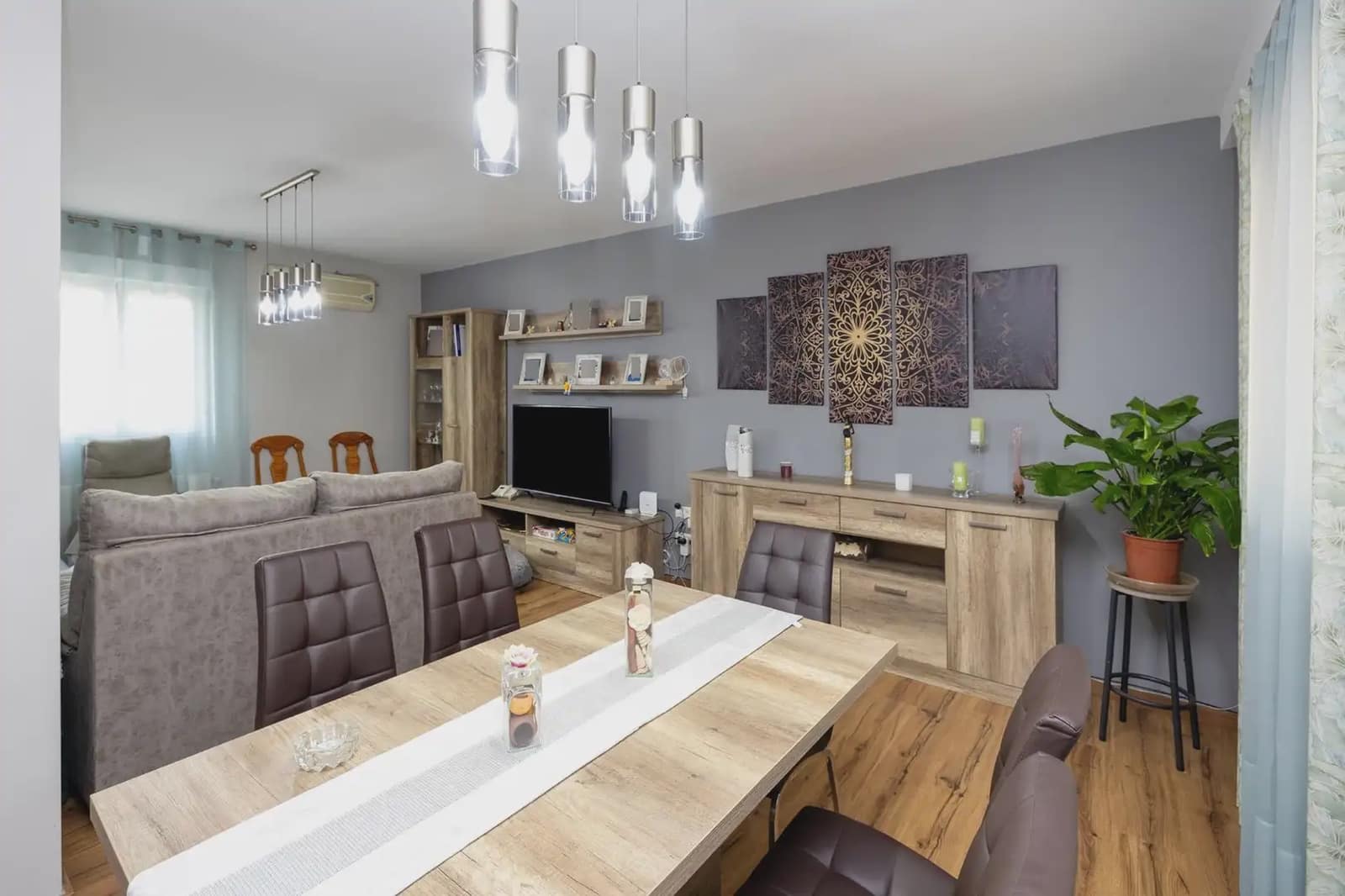 Semi-detached Villa for sale in La Zubia with pool garage - € 375,000 (Ref: 9836874)