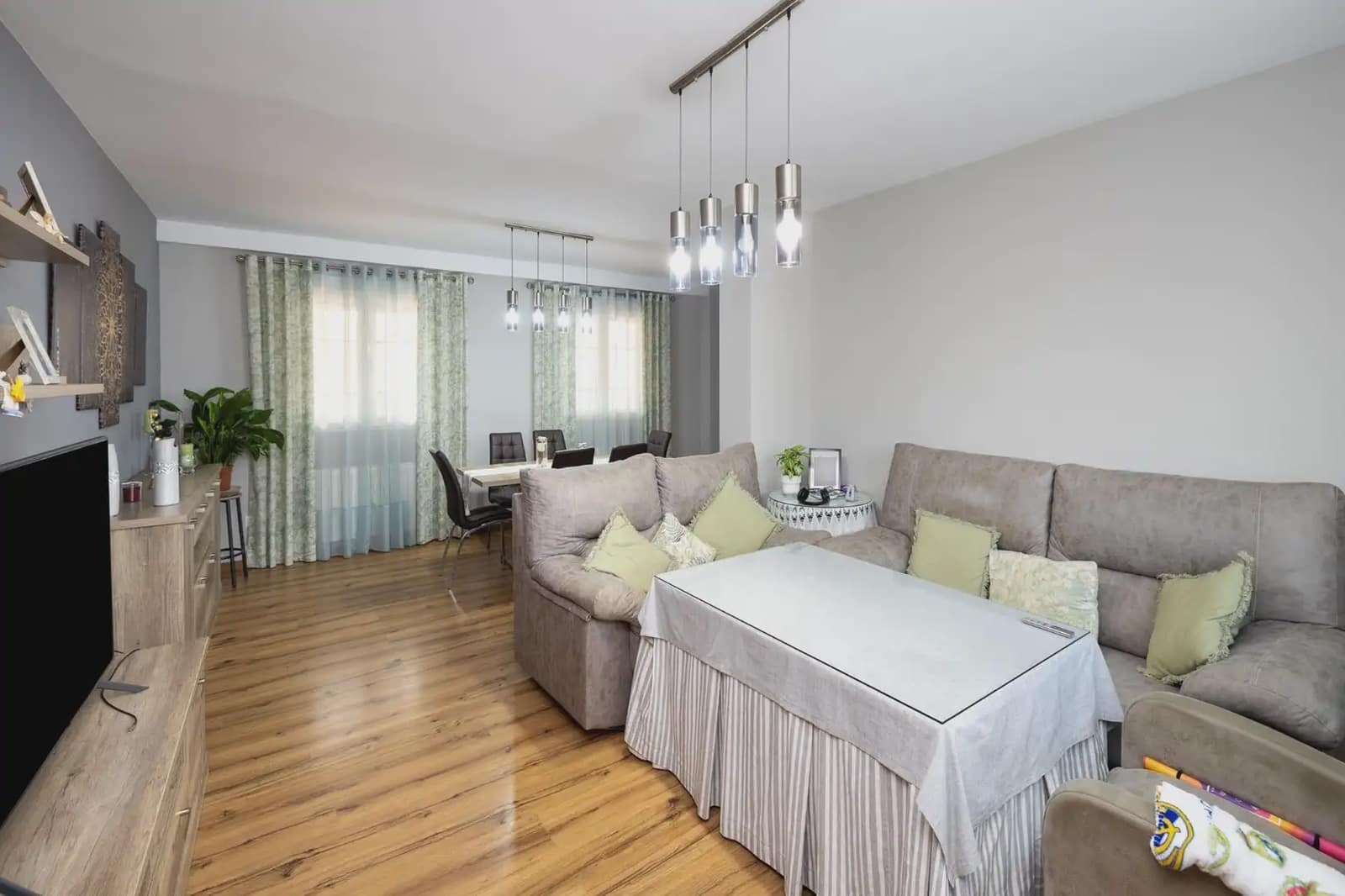 Semi-detached Villa for sale in La Zubia with pool garage - € 375,000 (Ref: 9836874)