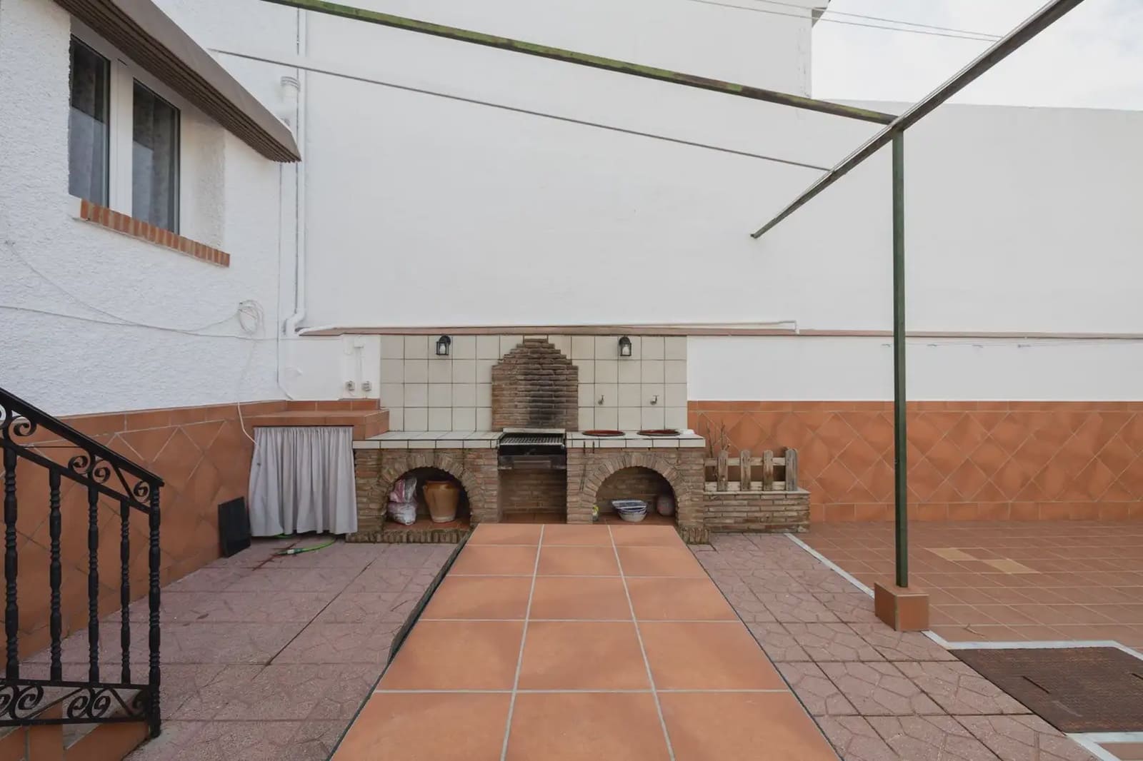 Semi-detached Villa for sale in La Zubia with pool garage - € 375,000 (Ref: 9836874)