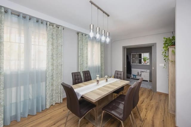 Kjedet enebolig til salgs i La Zubia med svømmebasseng garasje - € 375 000 (Ref: 9836874)