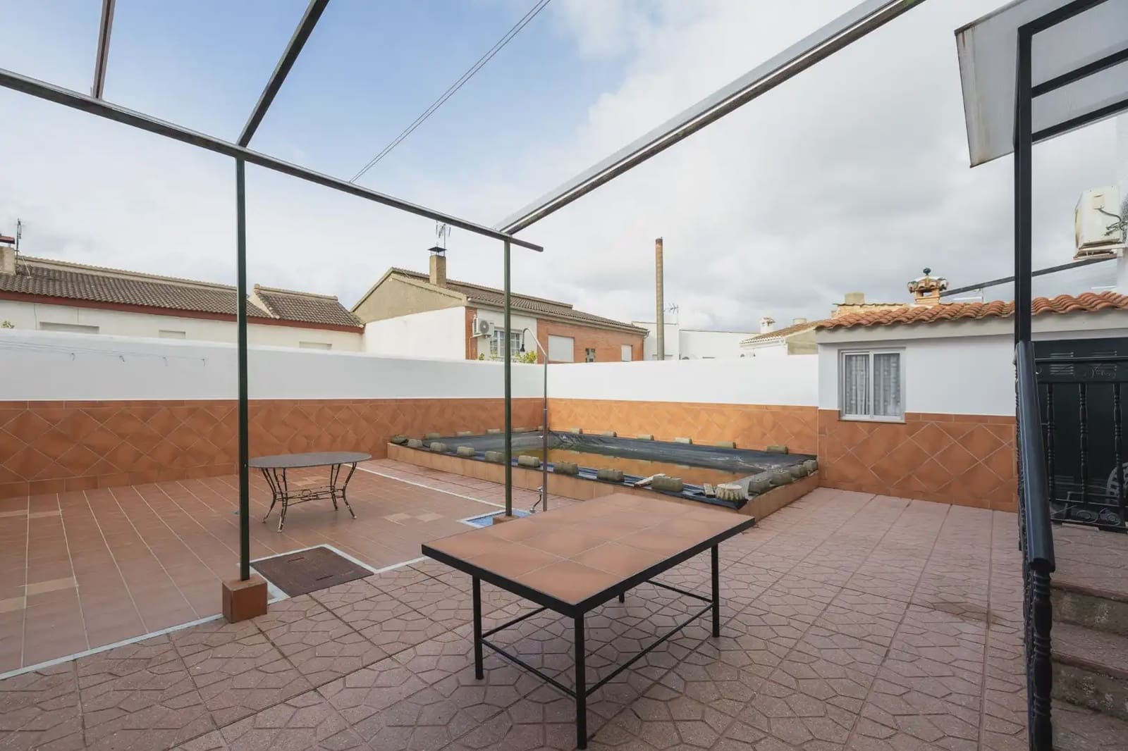 Semi-detached Villa for sale in La Zubia with pool garage - € 375,000 (Ref: 9836874)