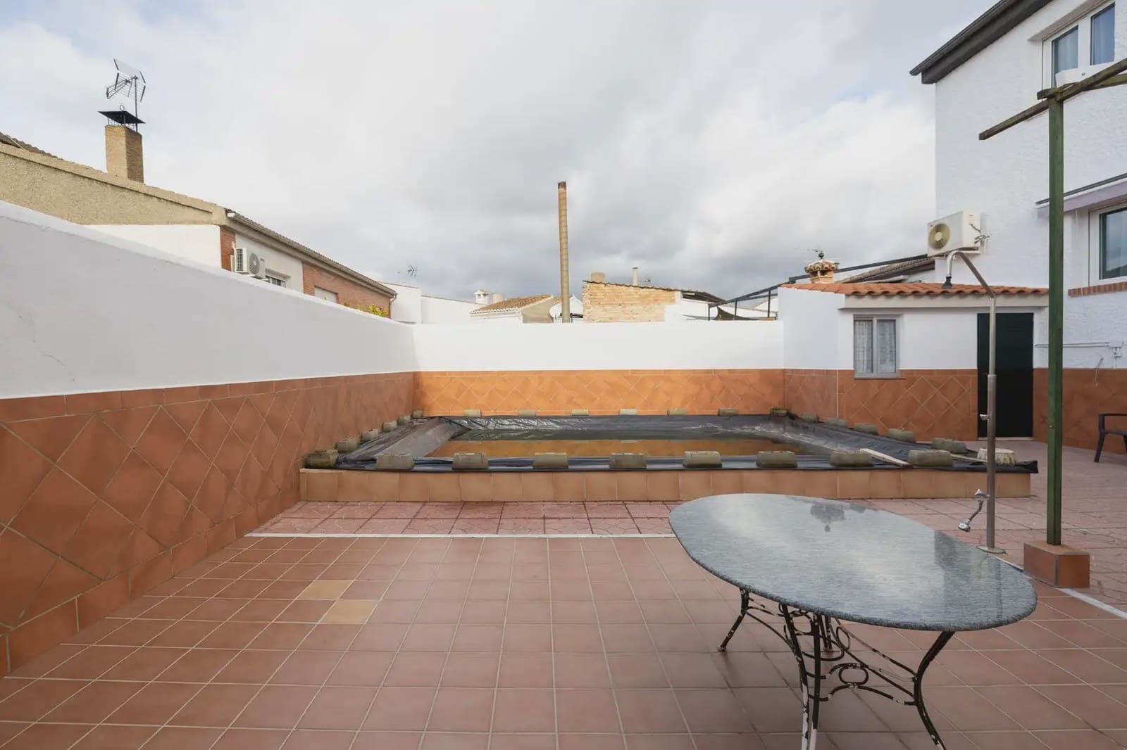 Semi-detached Villa for sale in La Zubia with pool garage - € 375,000 (Ref: 9836874)