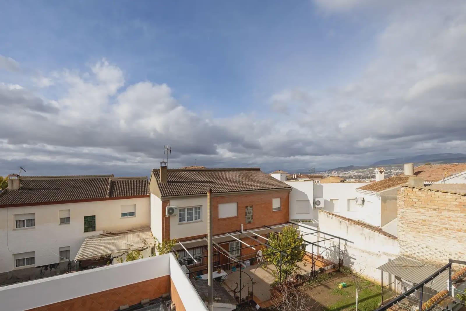 Semi-detached Villa for sale in La Zubia with pool garage - € 375,000 (Ref: 9836874)