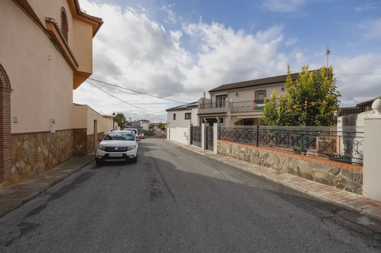 Semi-detached Villa for sale in La Zubia with pool garage - € 375,000 (Ref: 9836874)