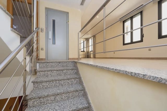 Omakotitalo myytävänä paikassa Cervantes, Granada kaupunki mukana 
autotalli - 895 000 € (Ref: 9836875)