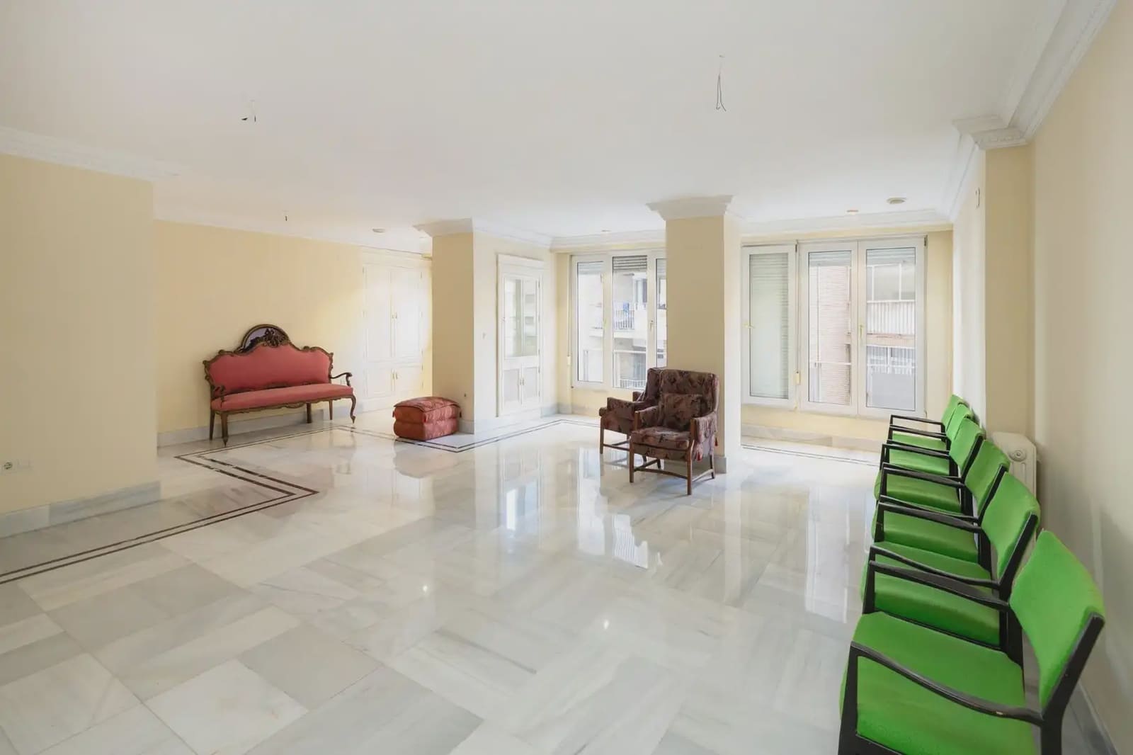 Flat for sale in Granada city with garage - € 398,000 (Ref: 9836876)