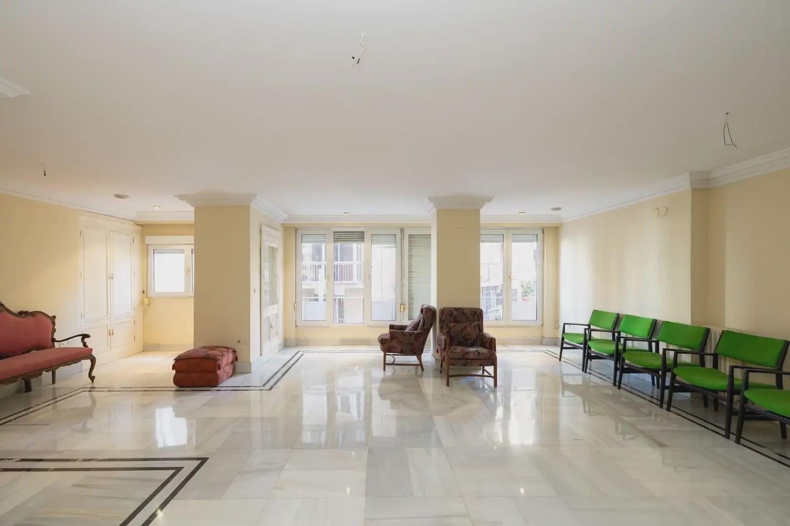 Flat for sale in Granada city with garage - € 398,000 (Ref: 9836876)