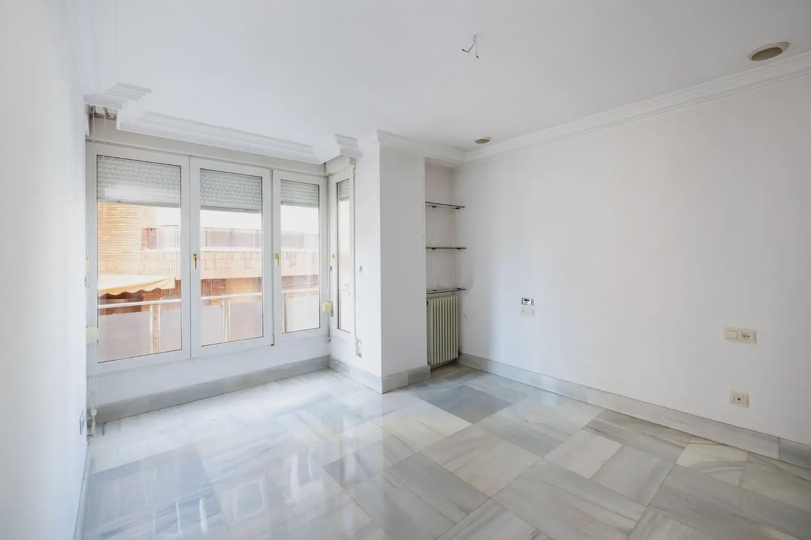 Flat for sale in Granada city with garage - € 398,000 (Ref: 9836876)