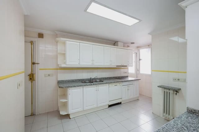 3 soveværelse Lejlighed til salg i Figares, Granada by med garage - € 380.000 (Ref: 9836876)