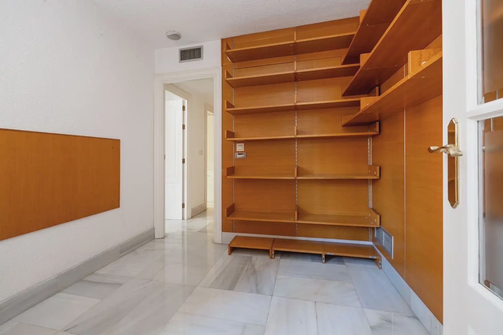Flat for sale in Granada city with garage - € 398,000 (Ref: 9836876)