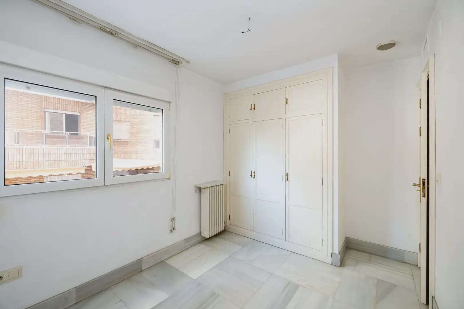 Flat for sale in Granada city with garage - € 398,000 (Ref: 9836876)