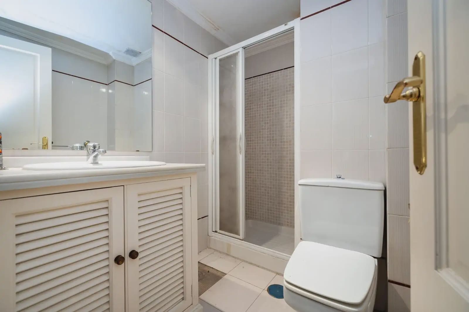 Flat for sale in Granada city with garage - € 398,000 (Ref: 9836876)
