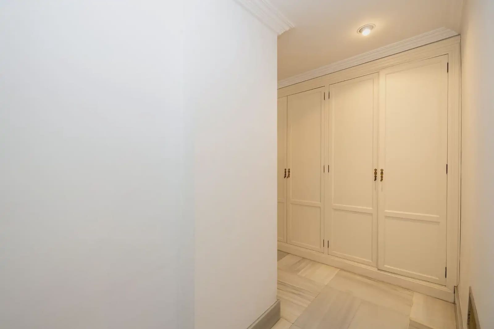 Flat for sale in Granada city with garage - € 398,000 (Ref: 9836876)