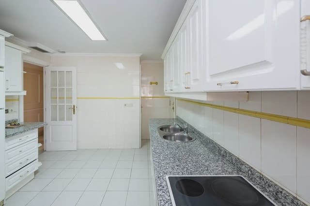 3 soveværelse Lejlighed til salg i Figares, Granada by med garage - € 380.000 (Ref: 9836876)