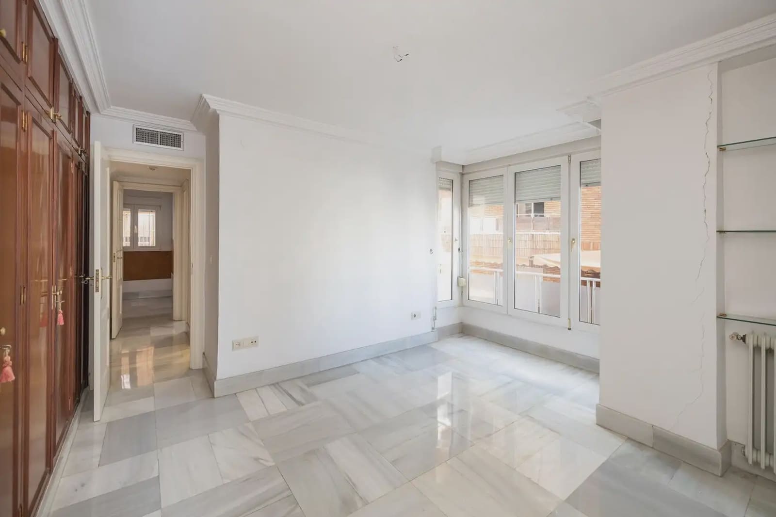 Flat for sale in Granada city with garage - € 398,000 (Ref: 9836876)