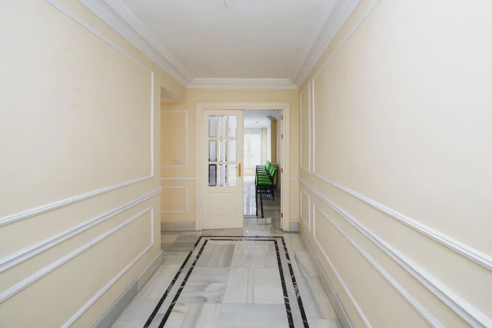 Flat for sale in Granada city with garage - € 398,000 (Ref: 9836876)