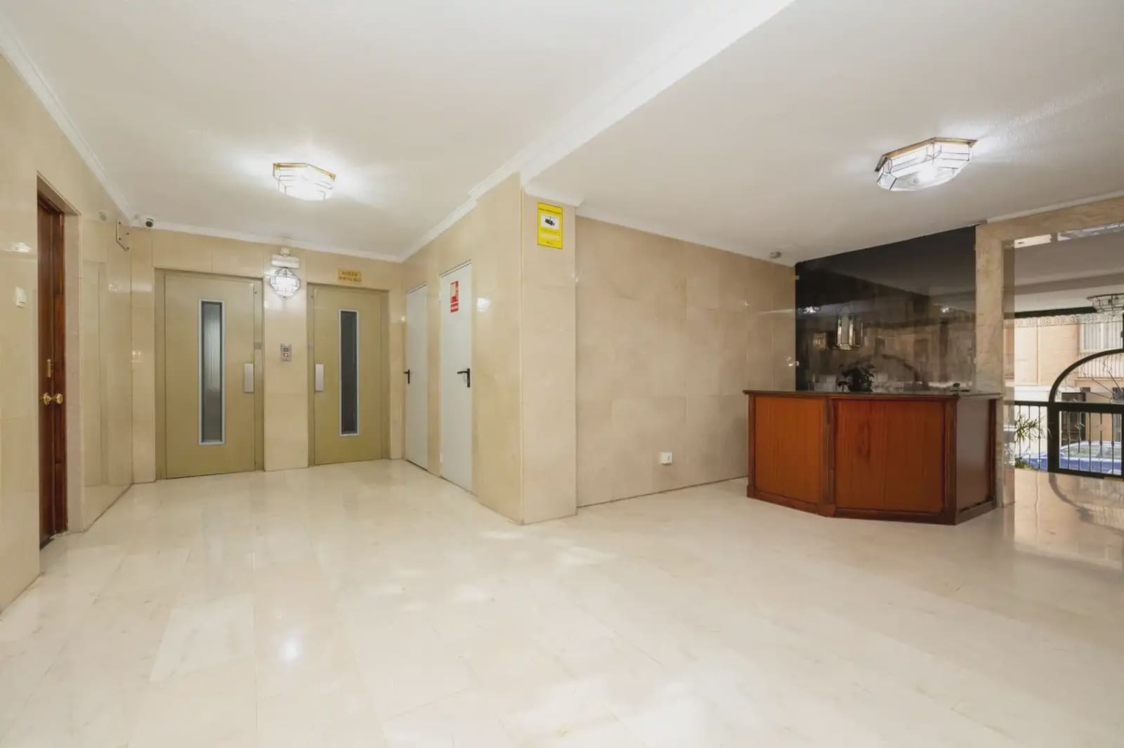 Flat for sale in Granada city with garage - € 398,000 (Ref: 9836876)