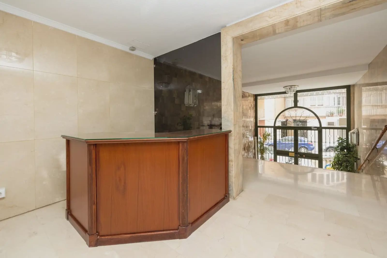 Flat for sale in Granada city with garage - € 398,000 (Ref: 9836876)