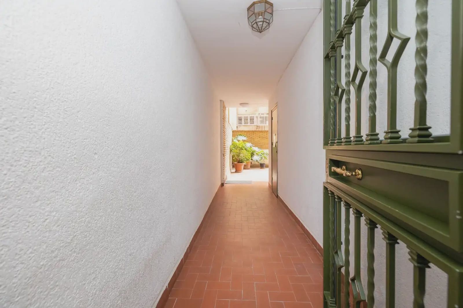 Flat for sale in Granada city with garage - € 398,000 (Ref: 9836876)