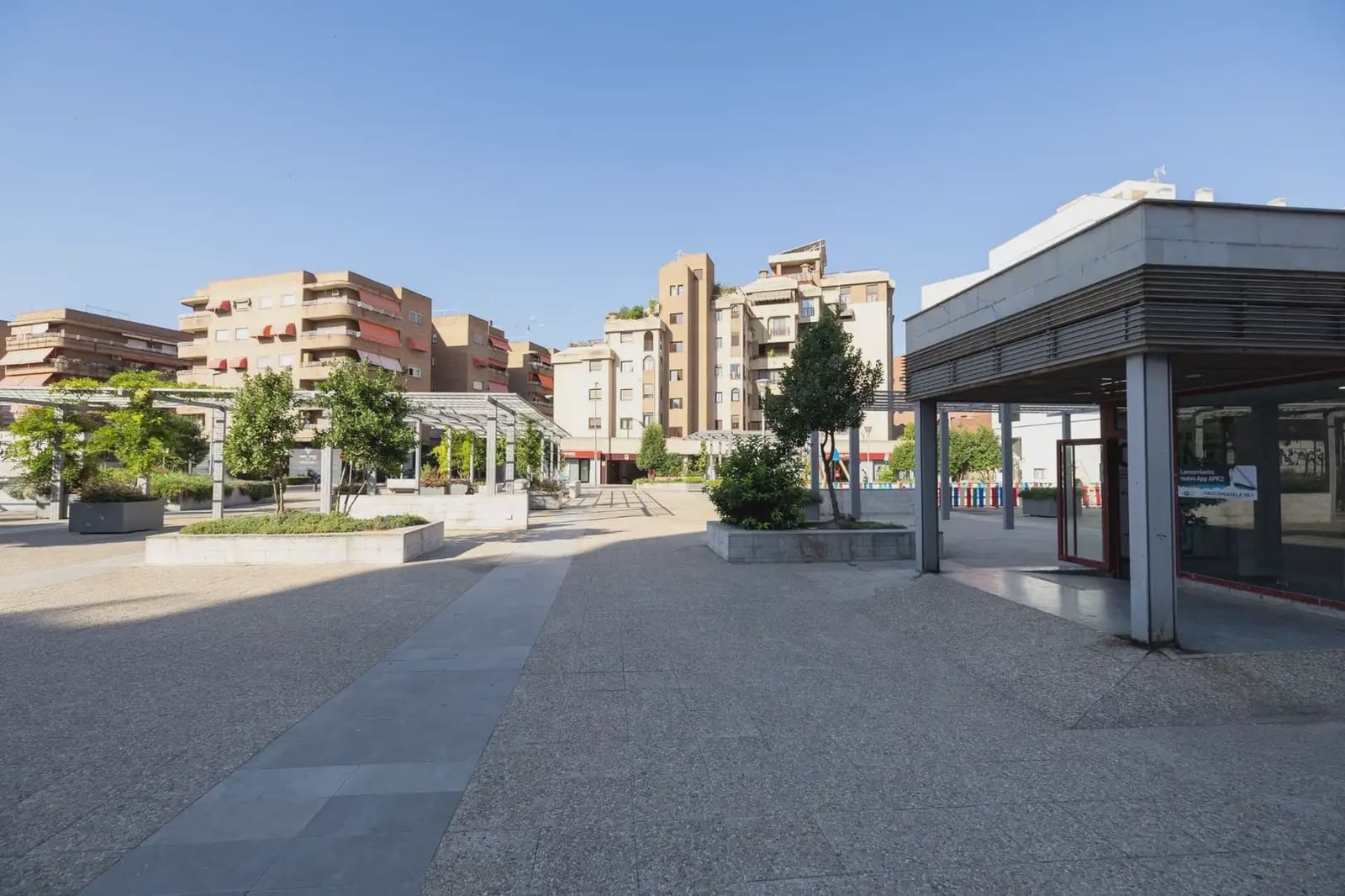 Flat for sale in Granada city with garage - € 398,000 (Ref: 9836876)