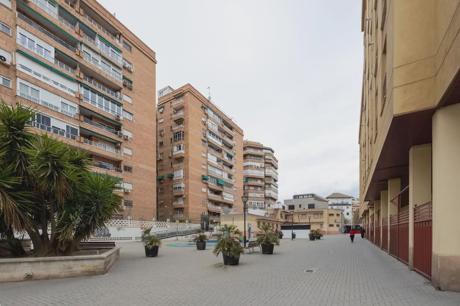 Flat for sale in Granada city with garage - € 398,000 (Ref: 9836876)