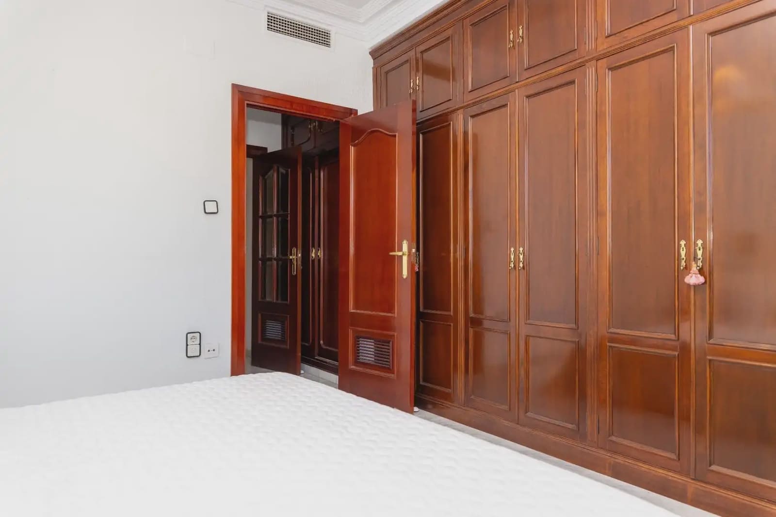 5 bedroom Flat for sale in Granada city - € 825,000 (Ref: 9836877)