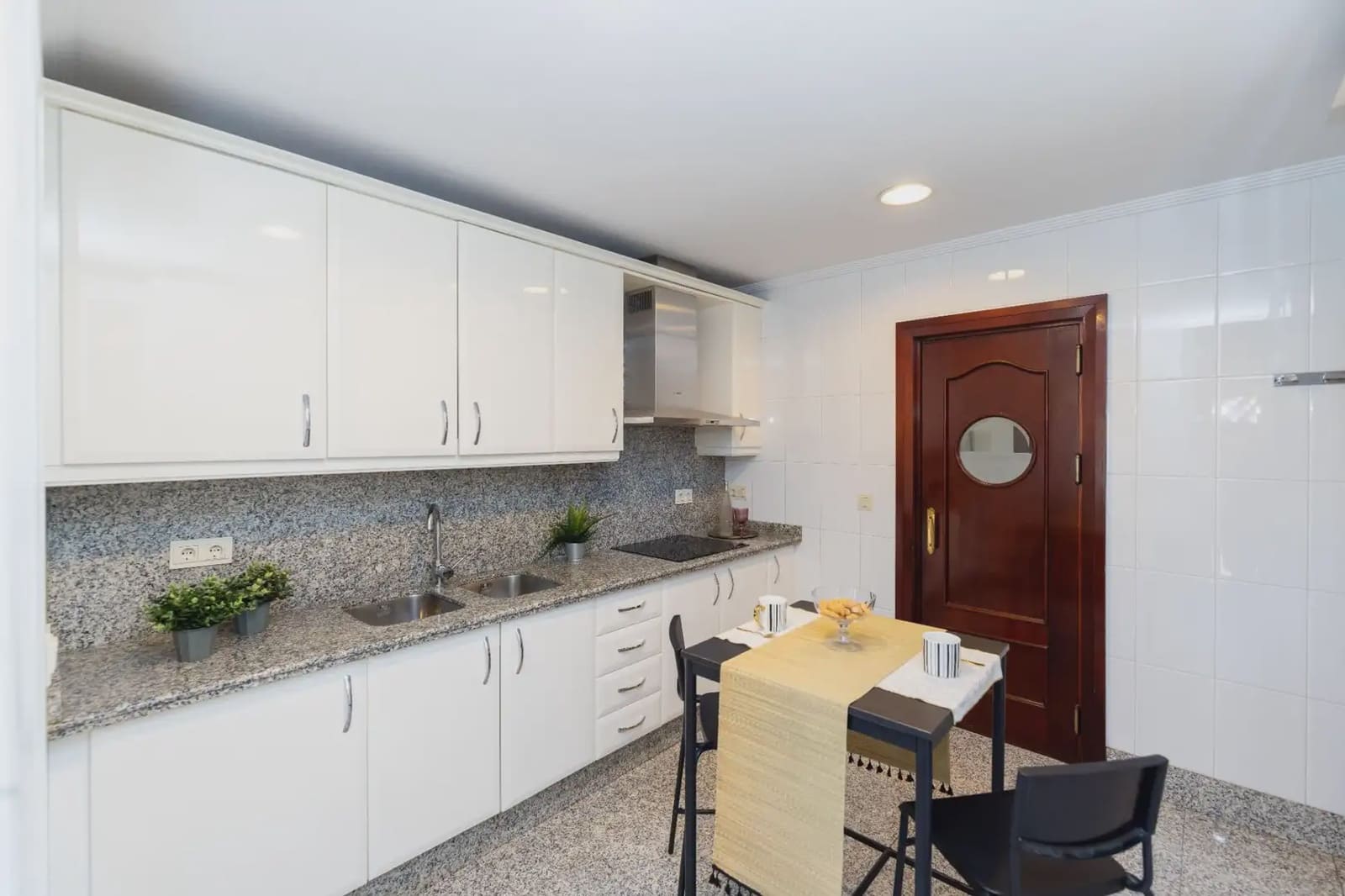 5 bedroom Flat for sale in Granada city - € 825,000 (Ref: 9836877)