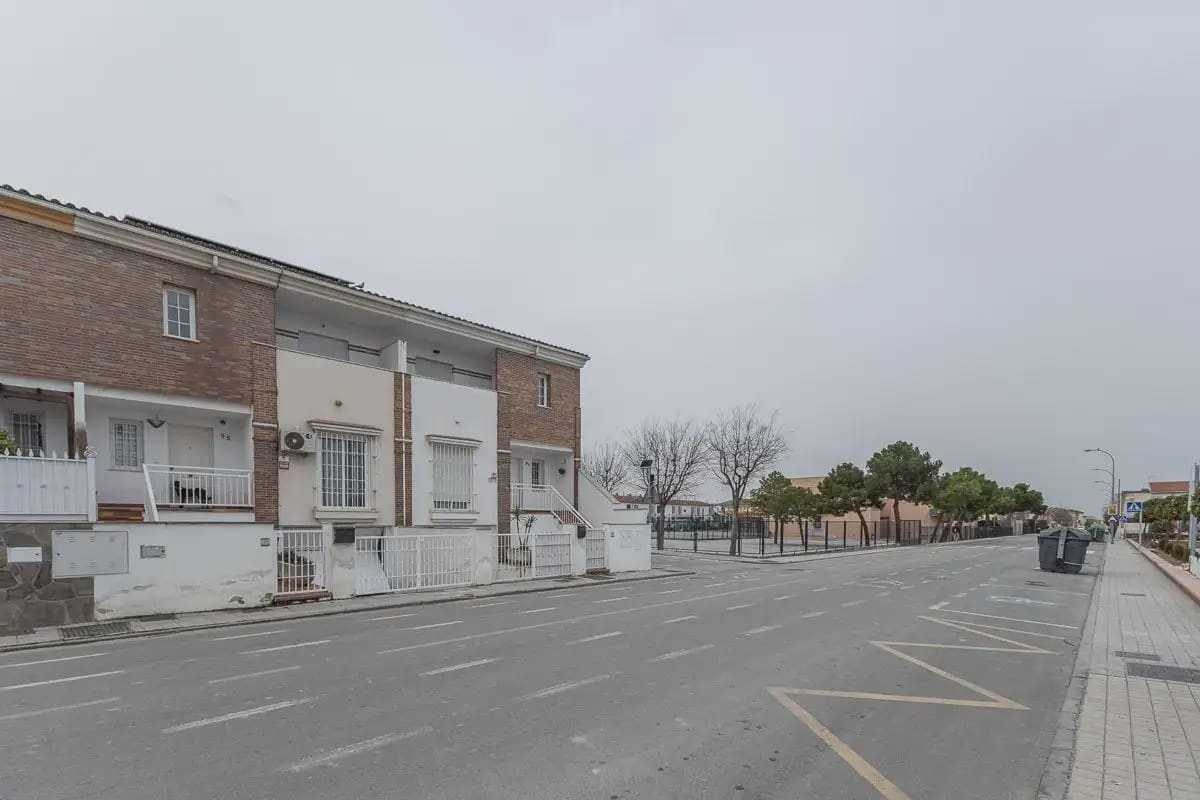 Terraced Villa for sale in Vegas del Genil with garage - € 234,900 (Ref: 9836878)