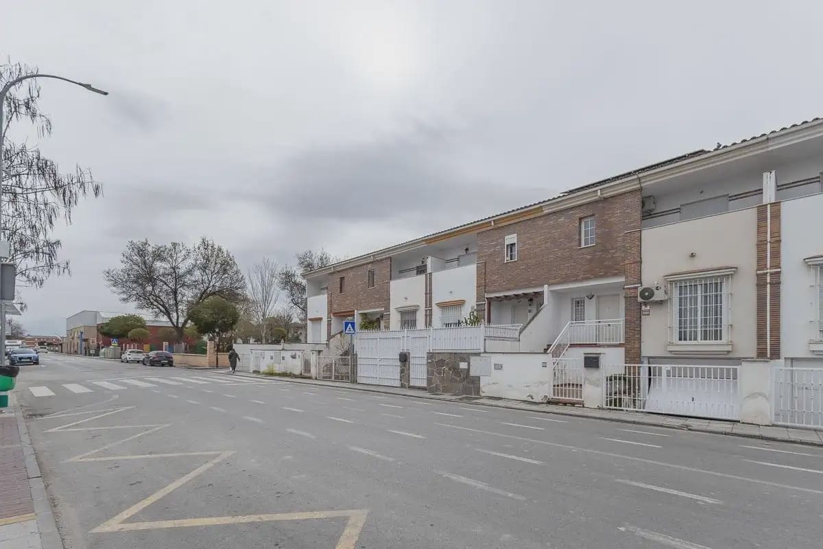Terraced Villa for sale in Vegas del Genil with garage - € 234,900 (Ref: 9836878)
